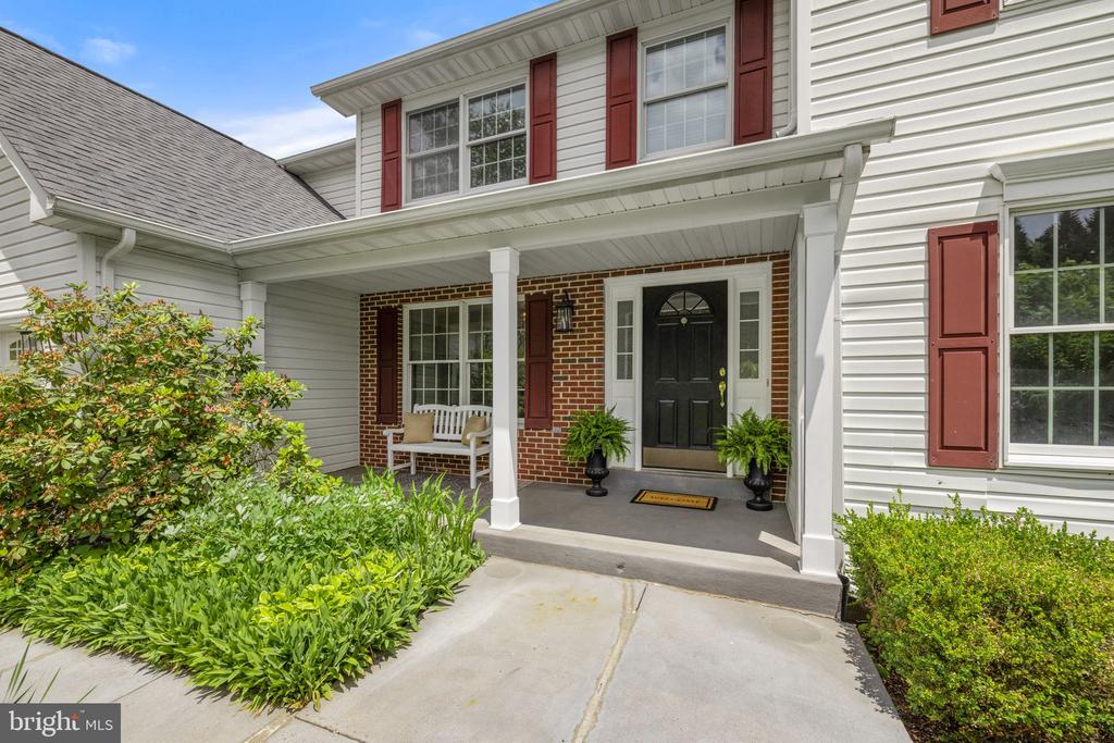5722 POND VIEW LANE