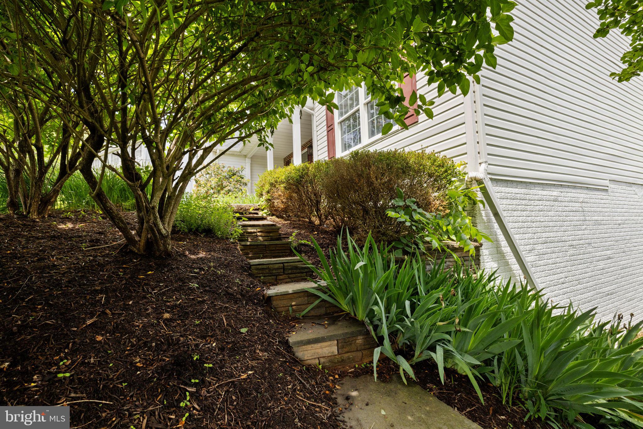 5722 POND VIEW LANE