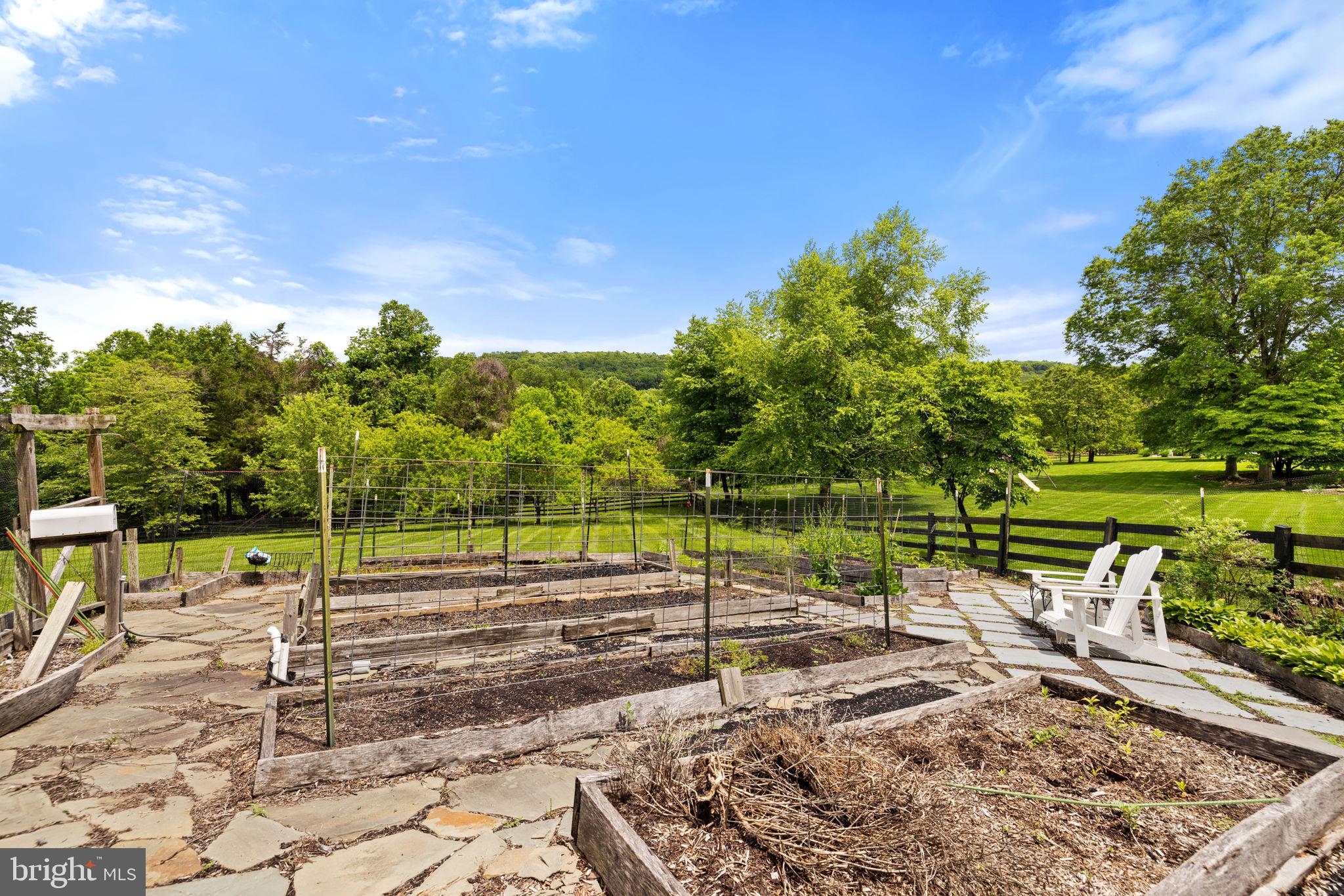 5722 POND VIEW LANE