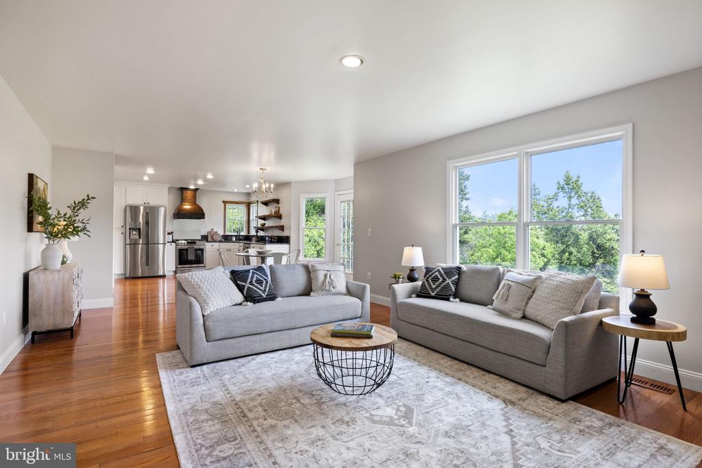 5722 POND VIEW LANE