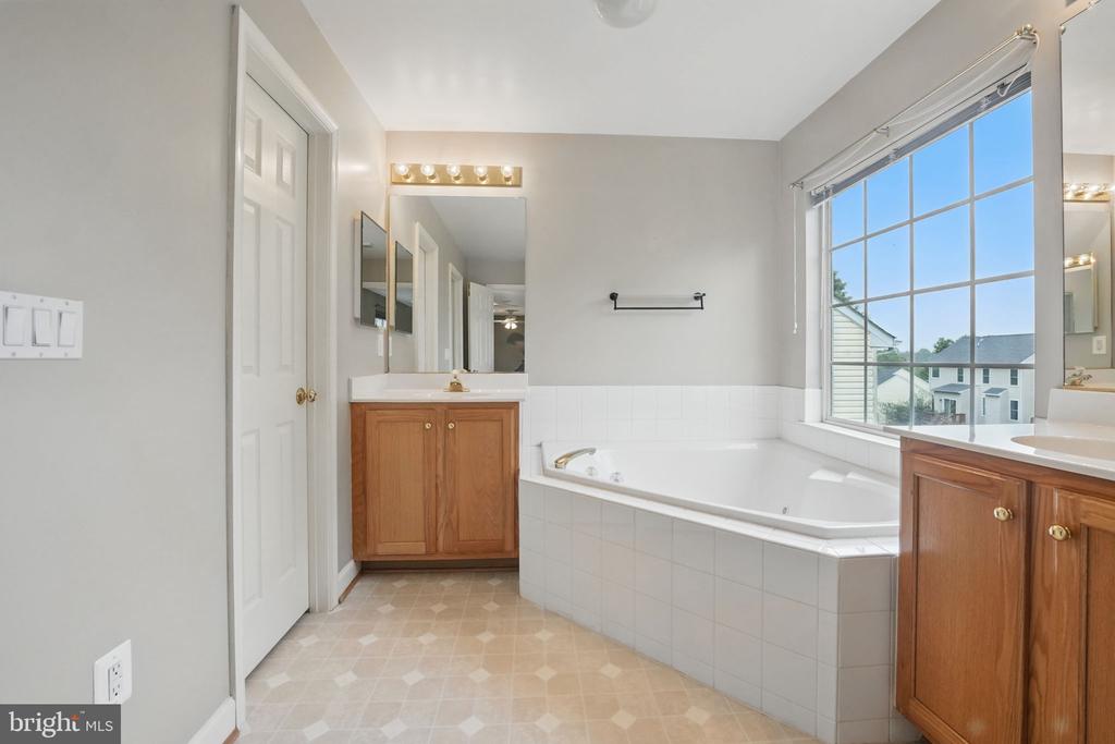 538 Colony Ct