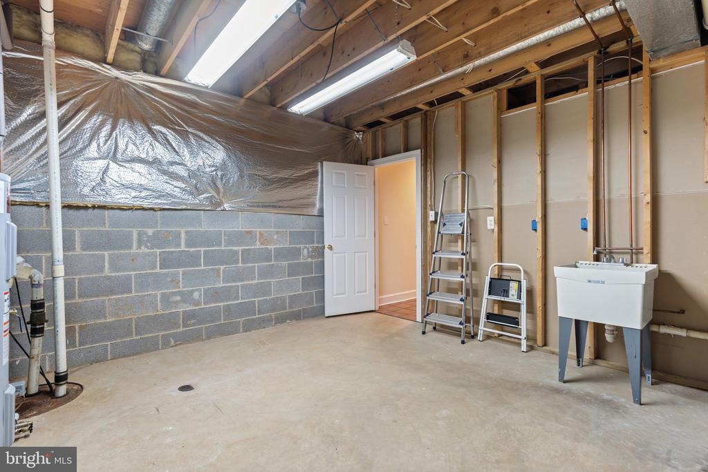6008 FINCHINGFIELD ROAD