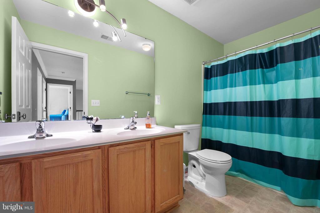 195 ONYX WAY