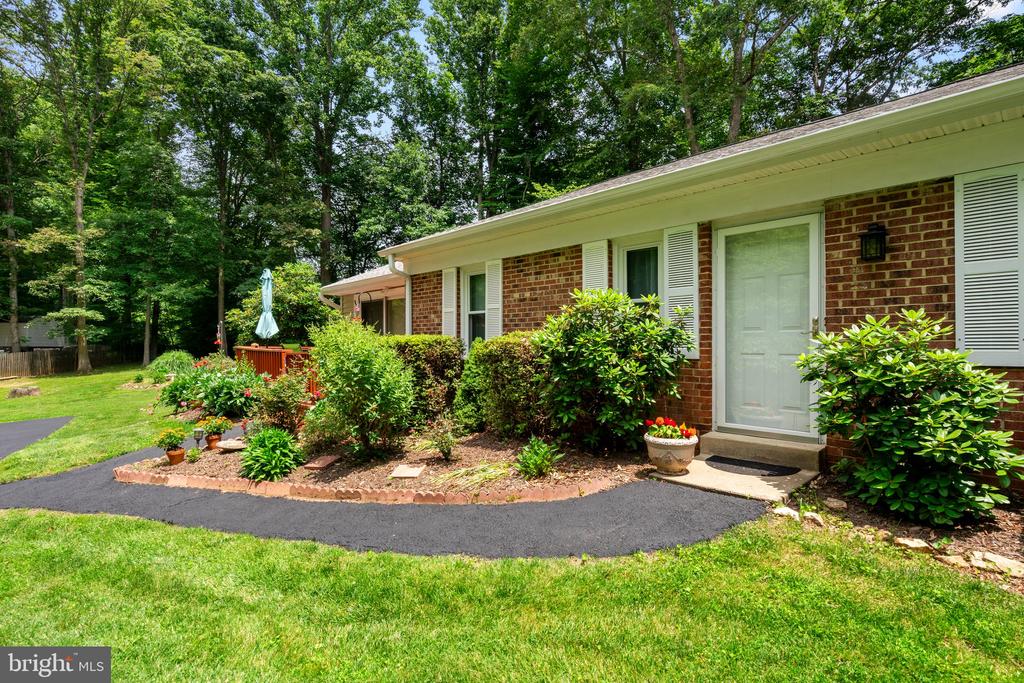7401 LITTLE COURT