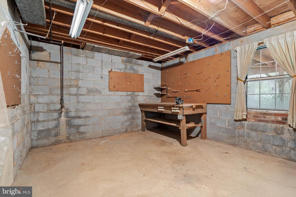 5761 WILSHIRE DRIVE