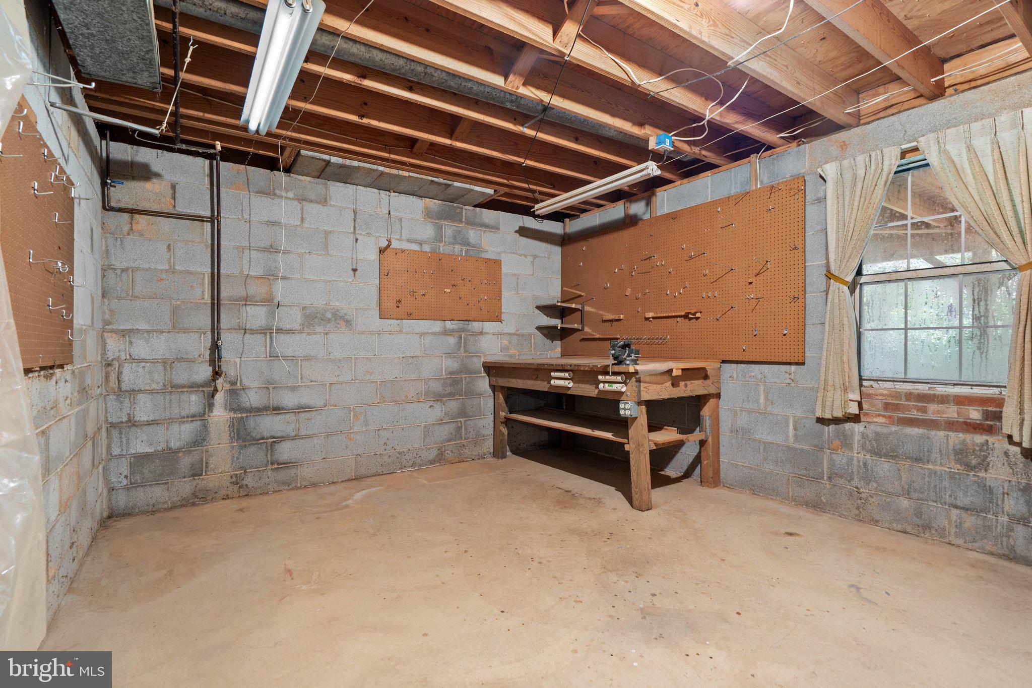 5761 WILSHIRE DRIVE