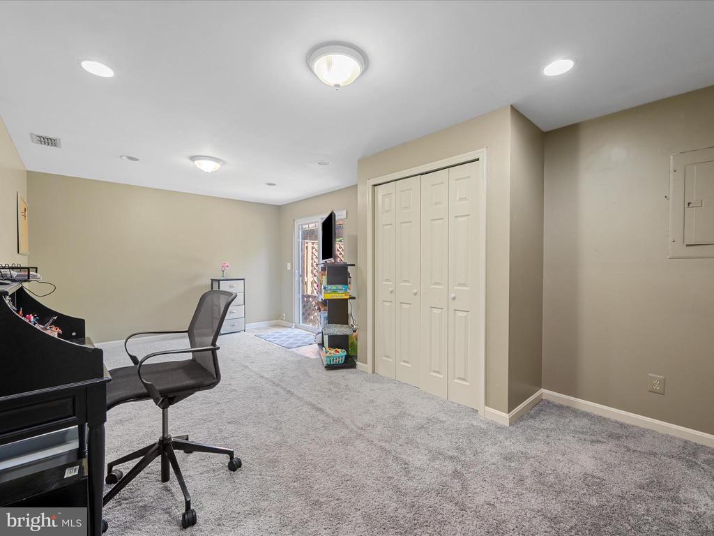 33 PEPPER TREE COURT