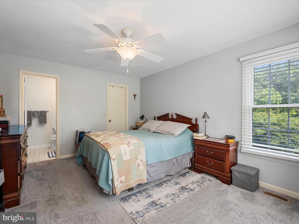 33 PEPPER TREE COURT
