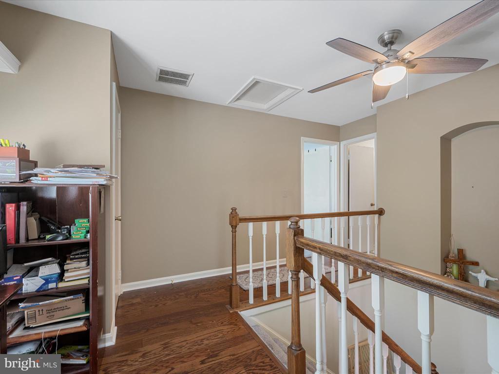 33 PEPPER TREE COURT