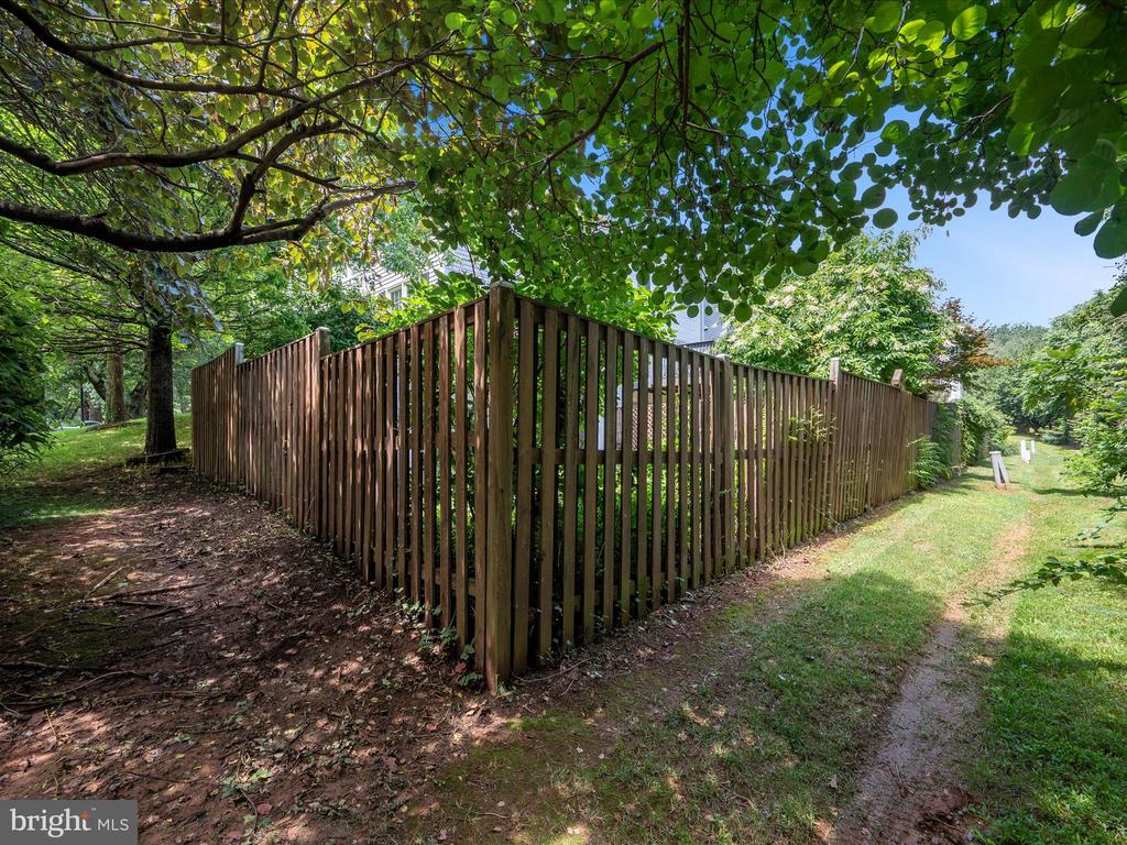 33 PEPPER TREE COURT