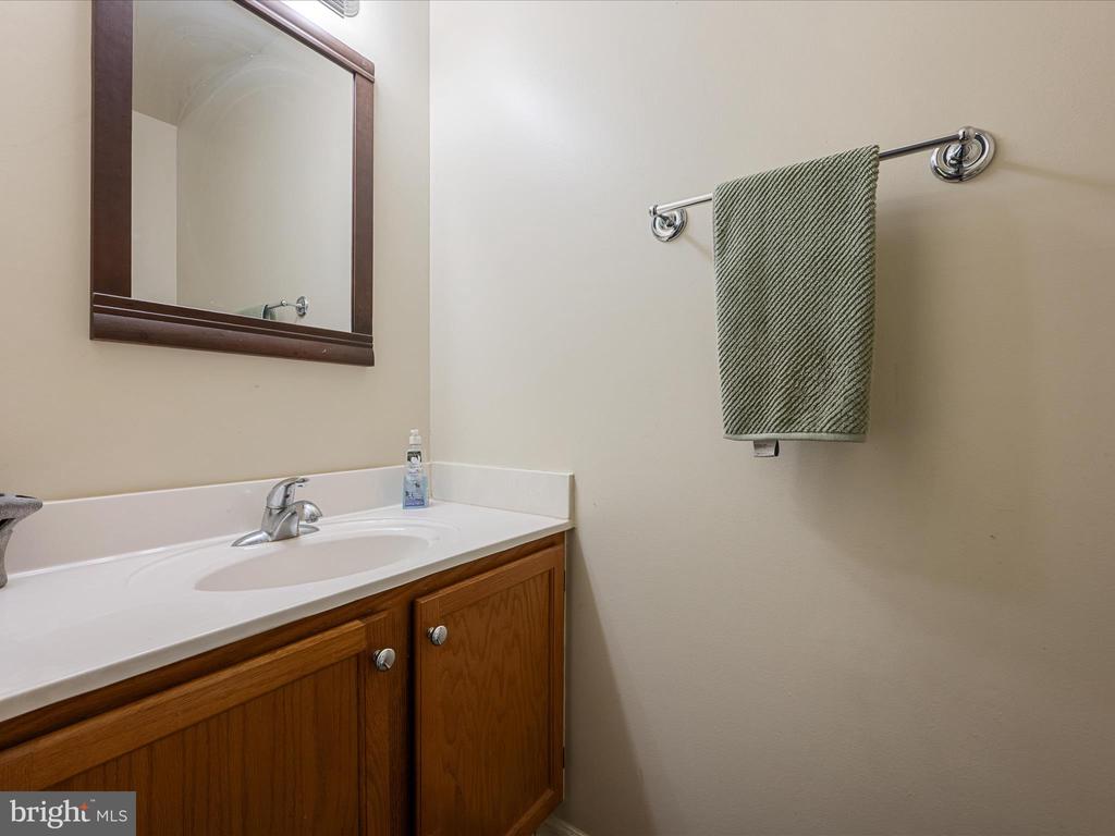 33 PEPPER TREE COURT
