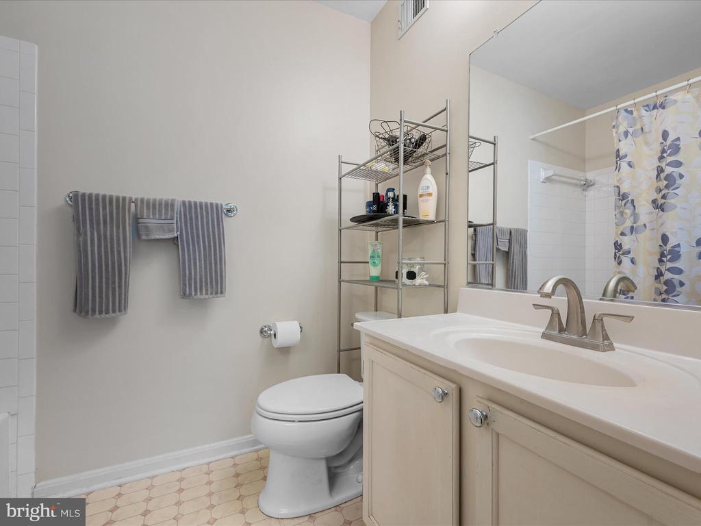 33 PEPPER TREE COURT