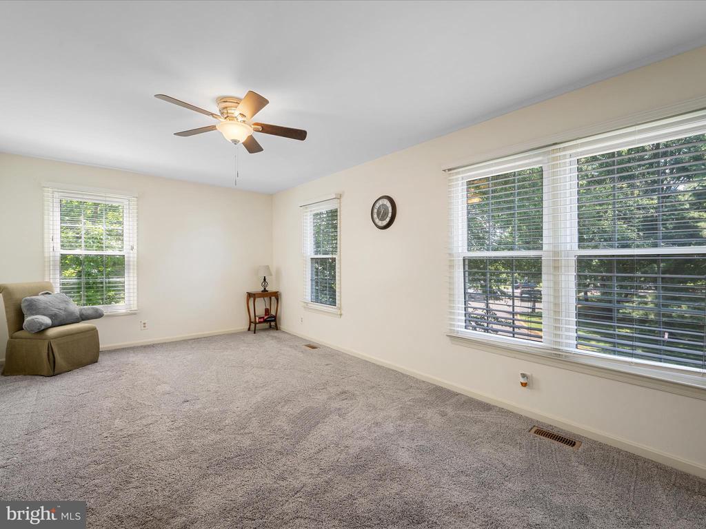 33 PEPPER TREE COURT