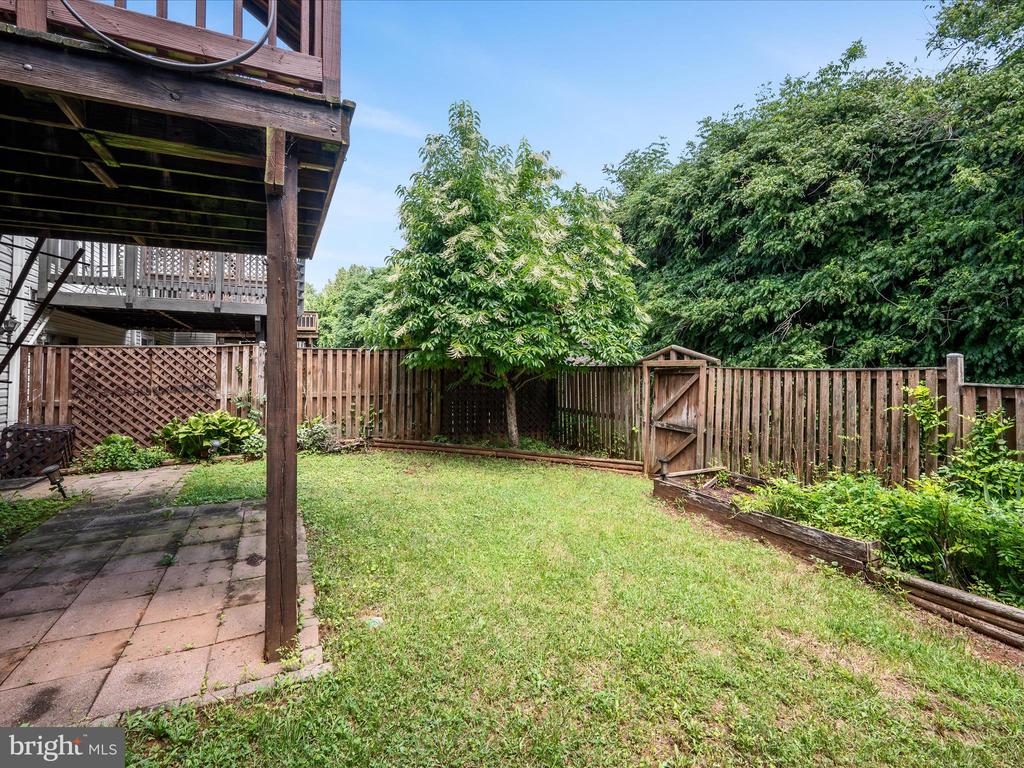 33 PEPPER TREE COURT