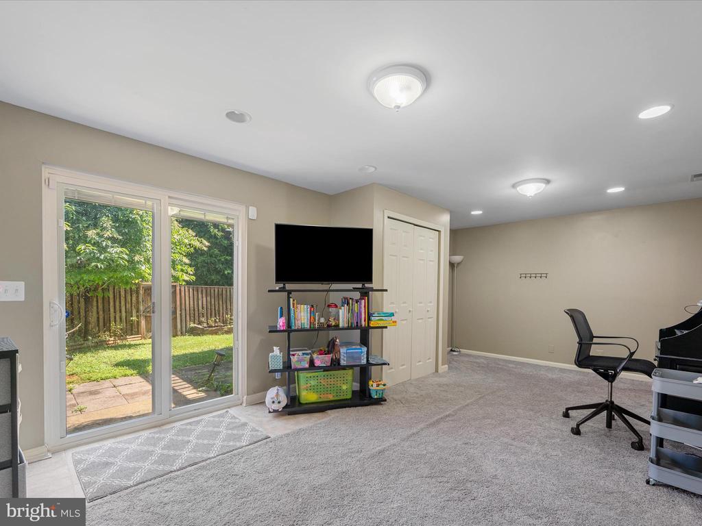 33 PEPPER TREE COURT