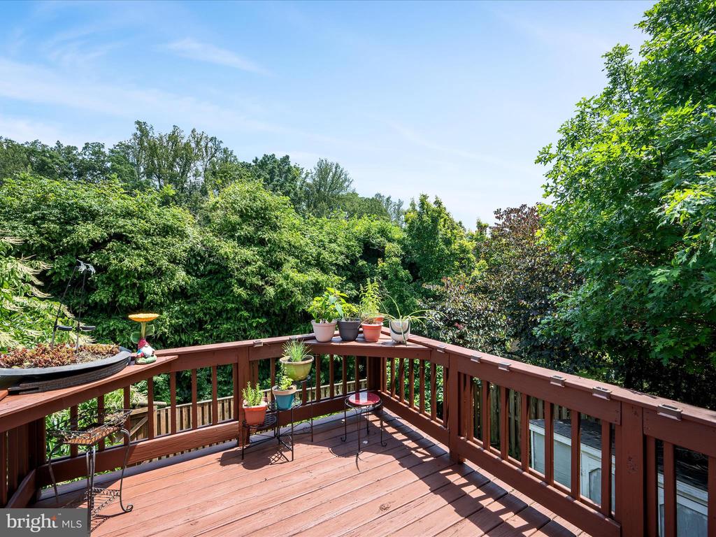 33 PEPPER TREE COURT