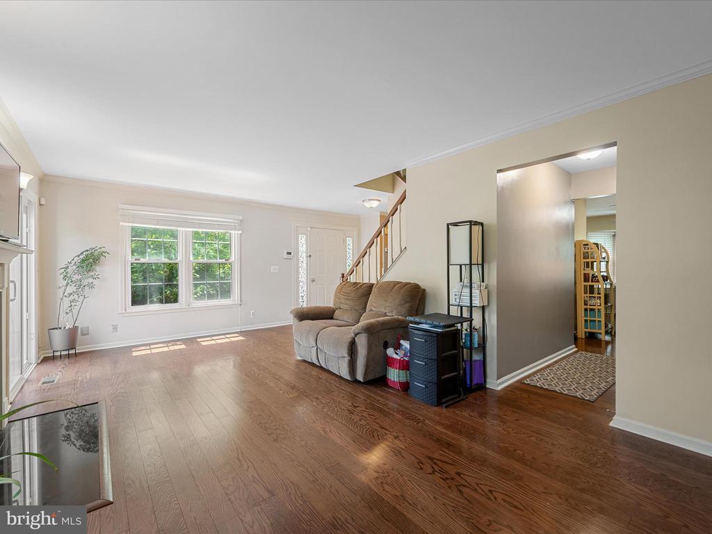 33 PEPPER TREE COURT