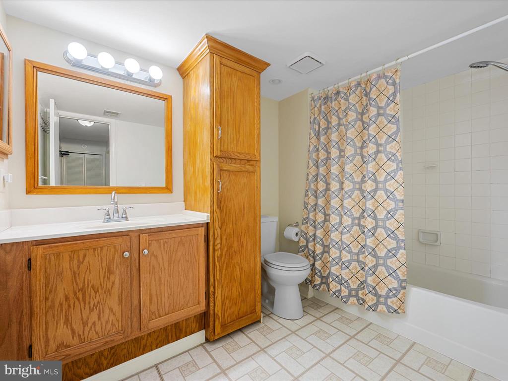 33 PEPPER TREE COURT