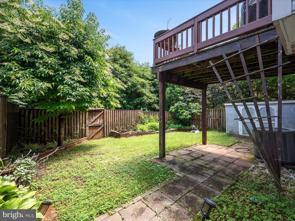33 PEPPER TREE COURT