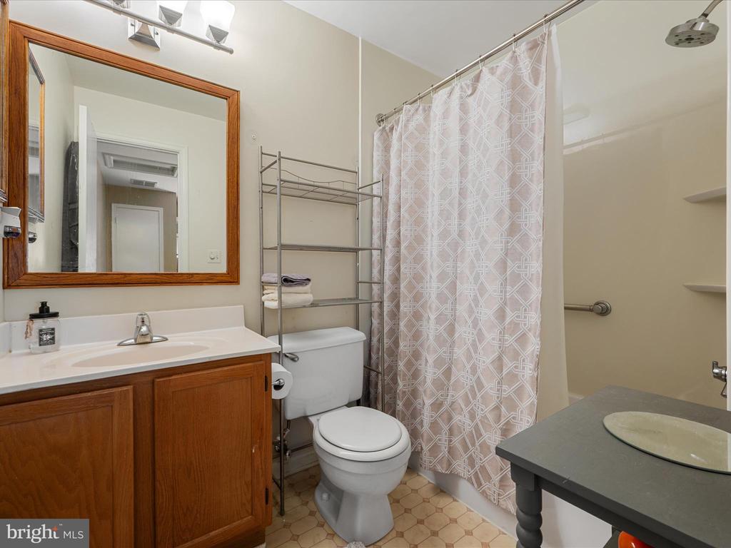 33 PEPPER TREE COURT