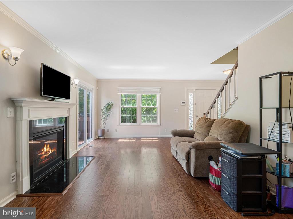 33 PEPPER TREE COURT