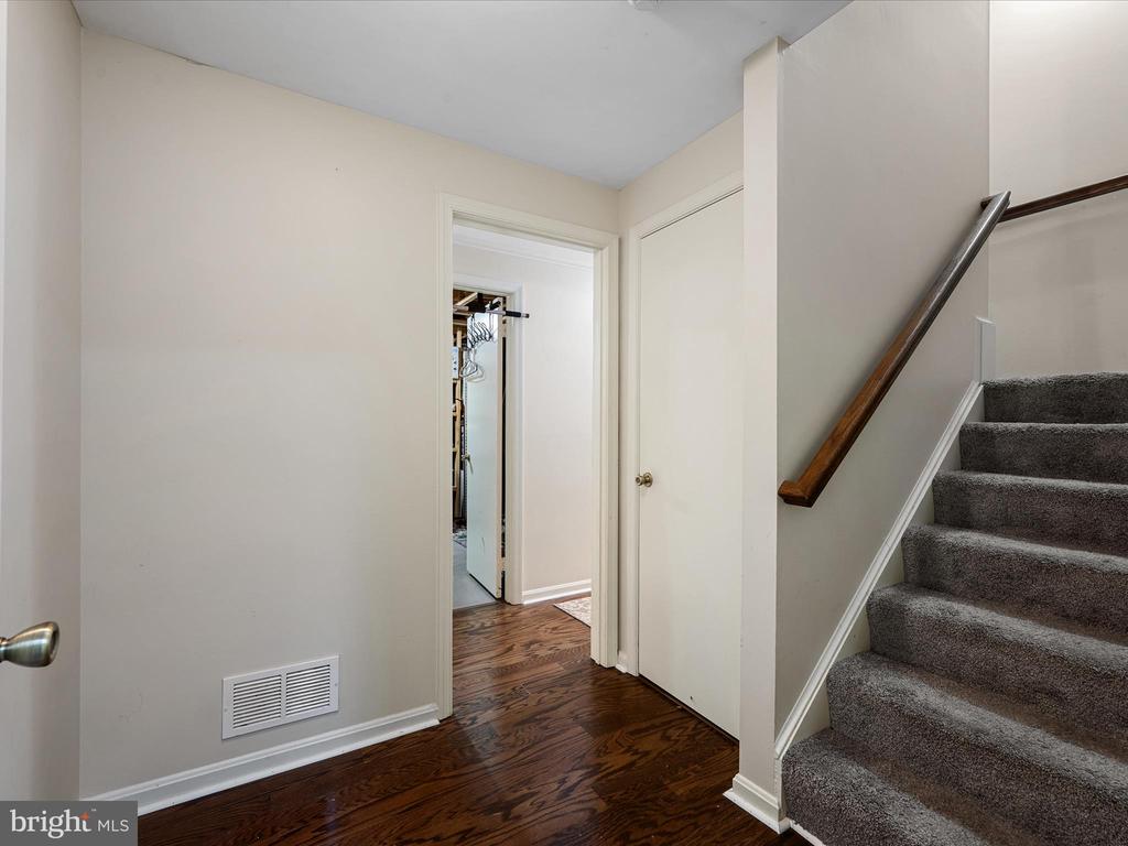33 PEPPER TREE COURT