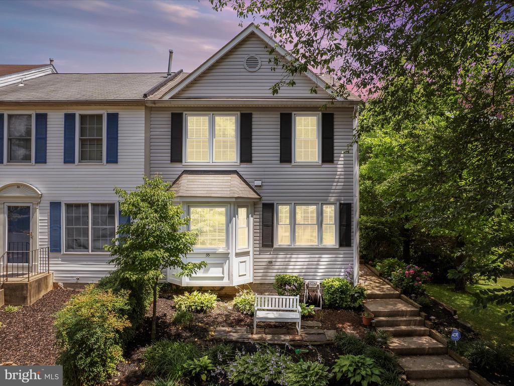 33 PEPPER TREE COURT