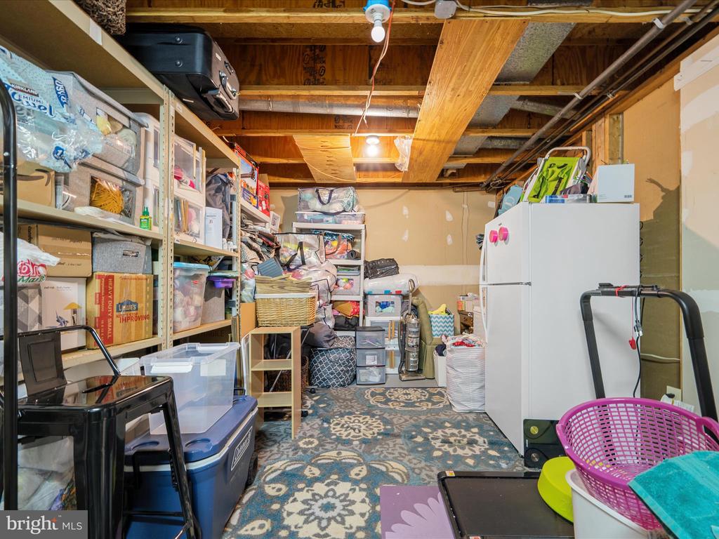 33 PEPPER TREE COURT