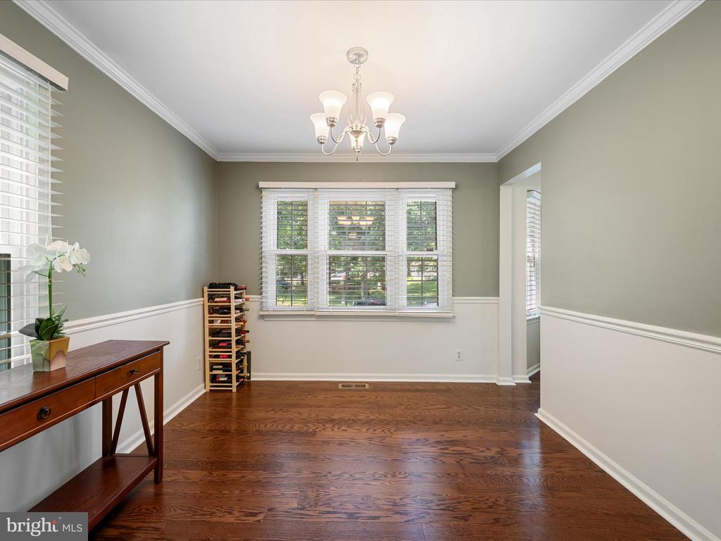 33 PEPPER TREE COURT