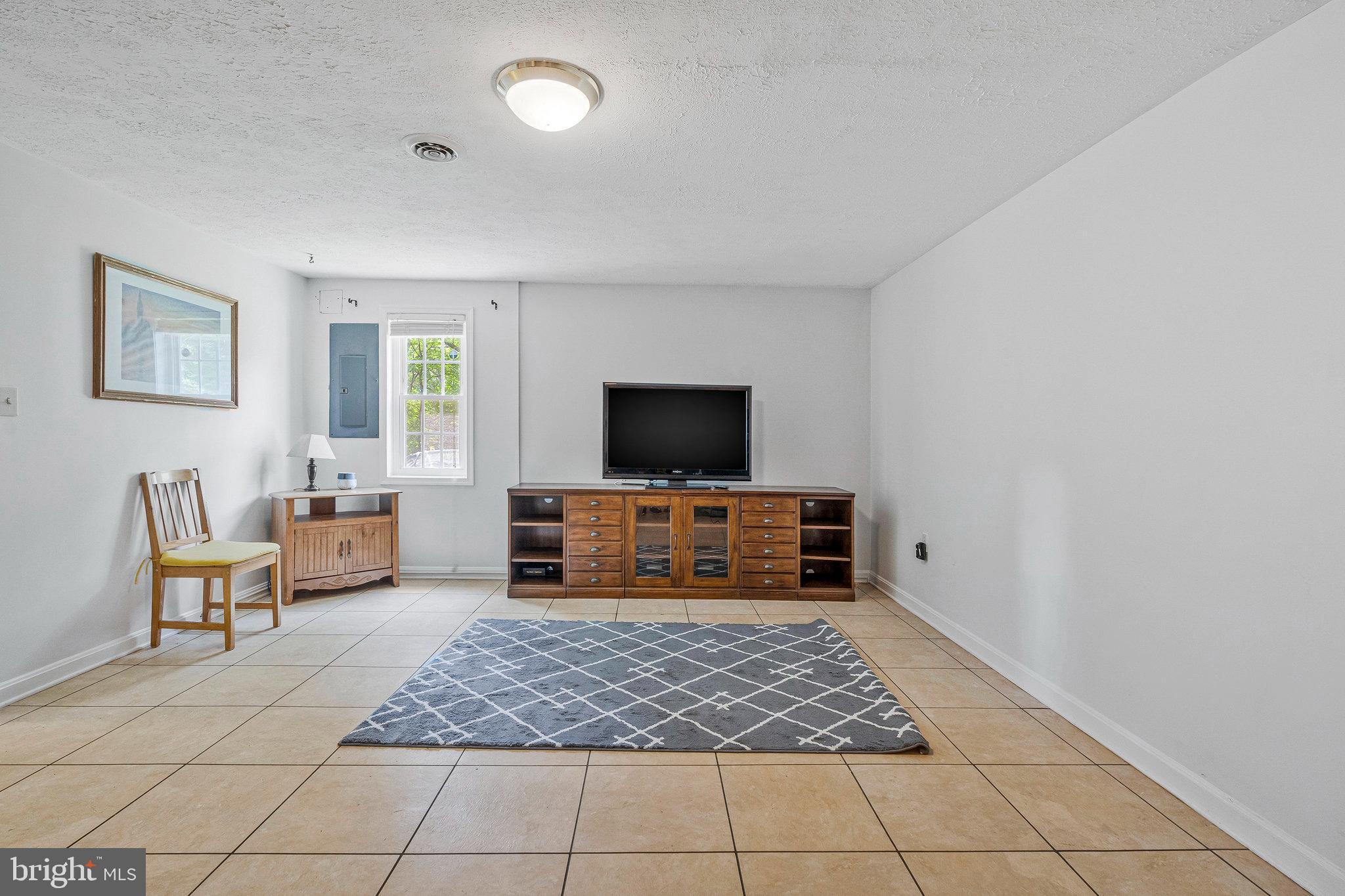 6285 Snowfox Ln