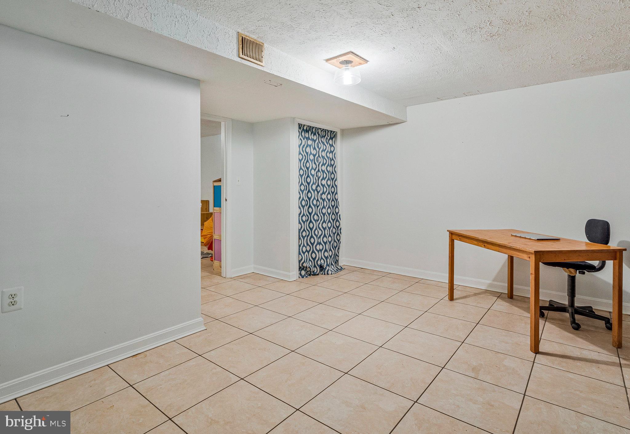 6285 Snowfox Ln