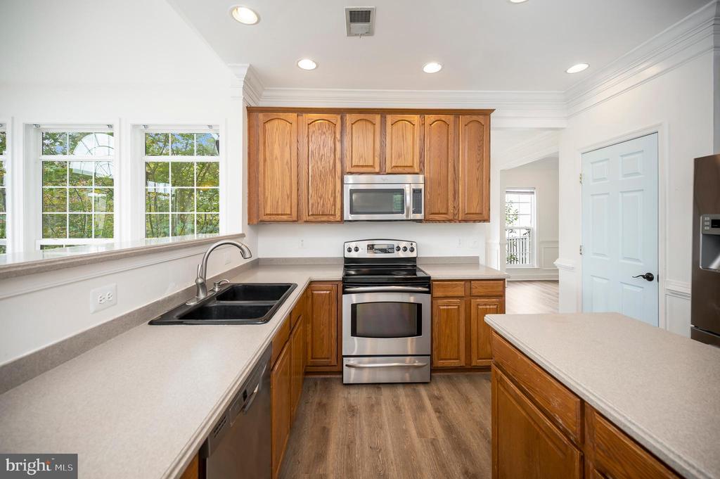 11135 Kira Ct