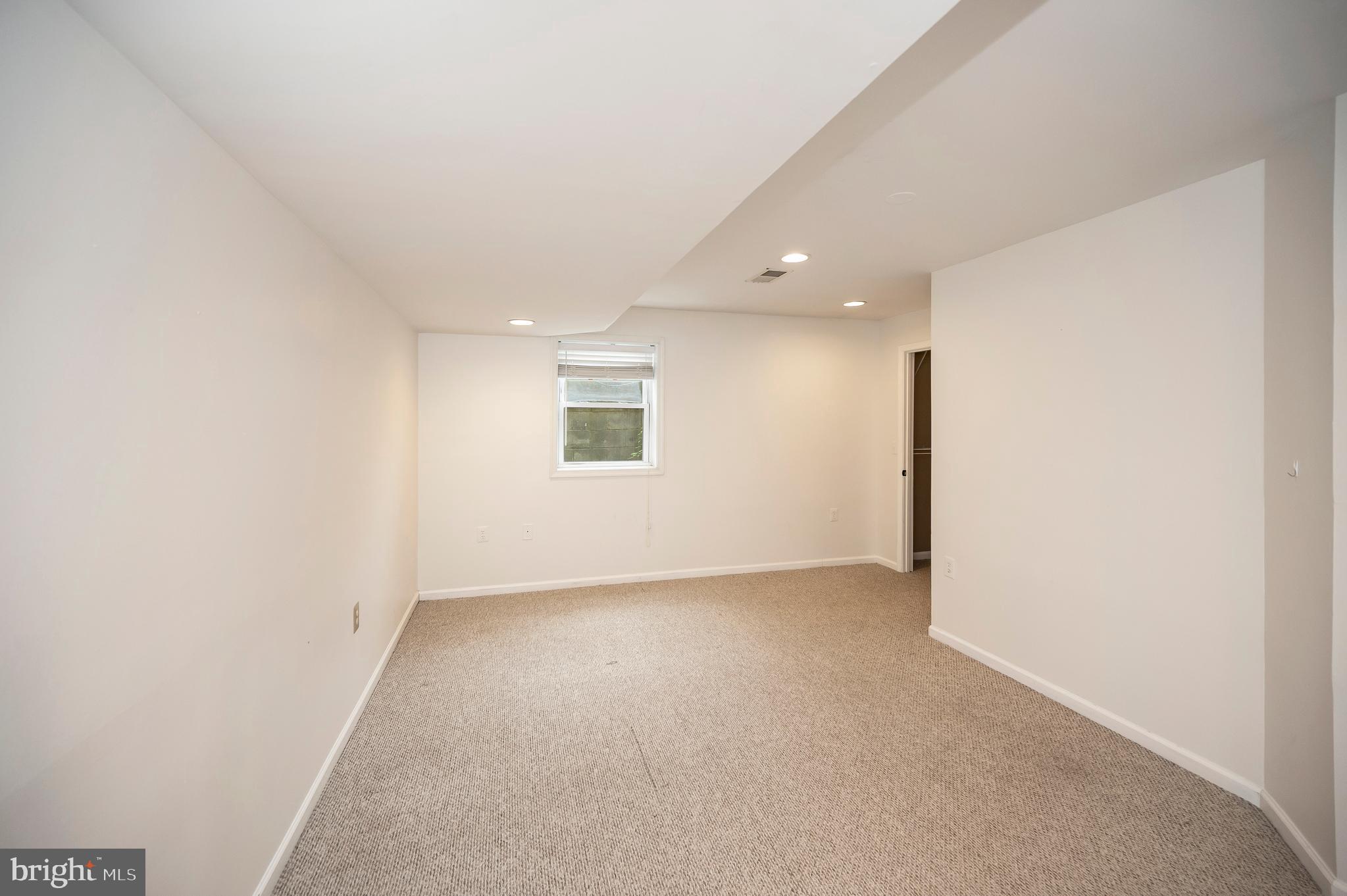 11135 Kira Ct