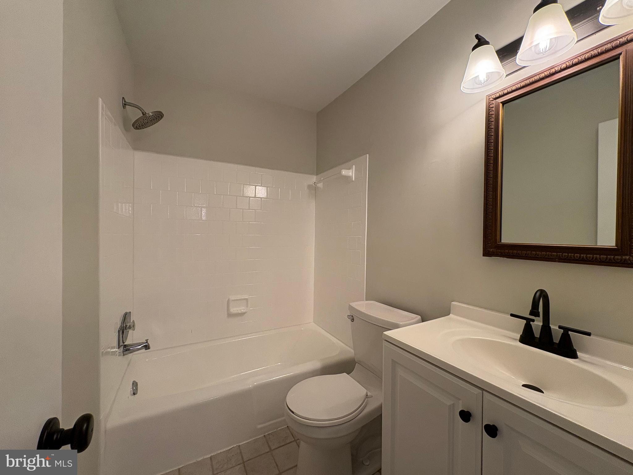 90 B LEEDS CT EAST 90 B