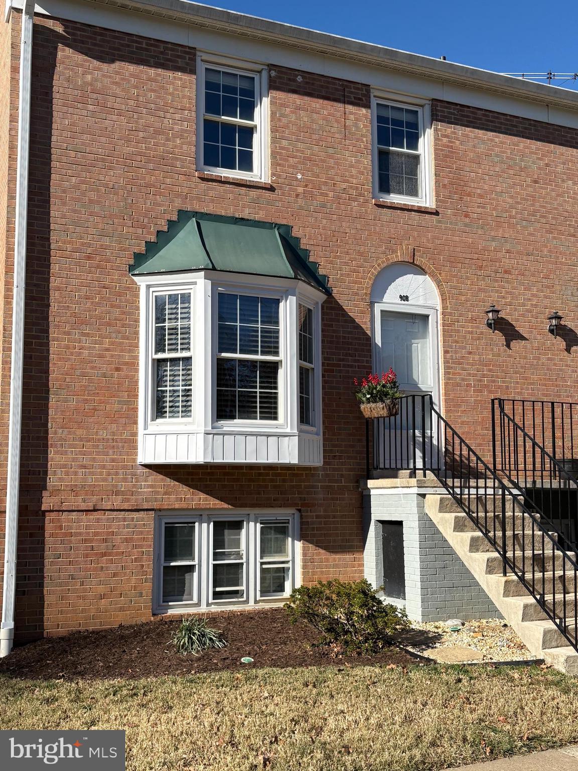 90 B LEEDS CT EAST 90 B