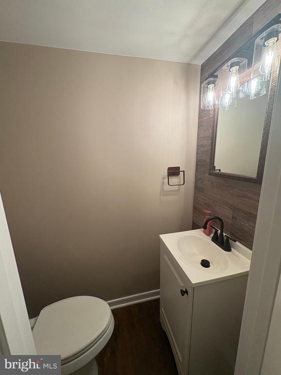 90 B LEEDS CT EAST 90 B