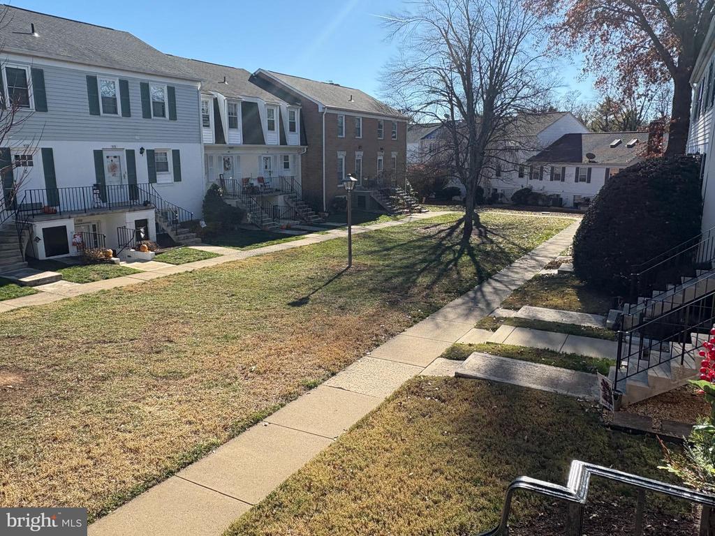 90 B LEEDS CT EAST 90 B