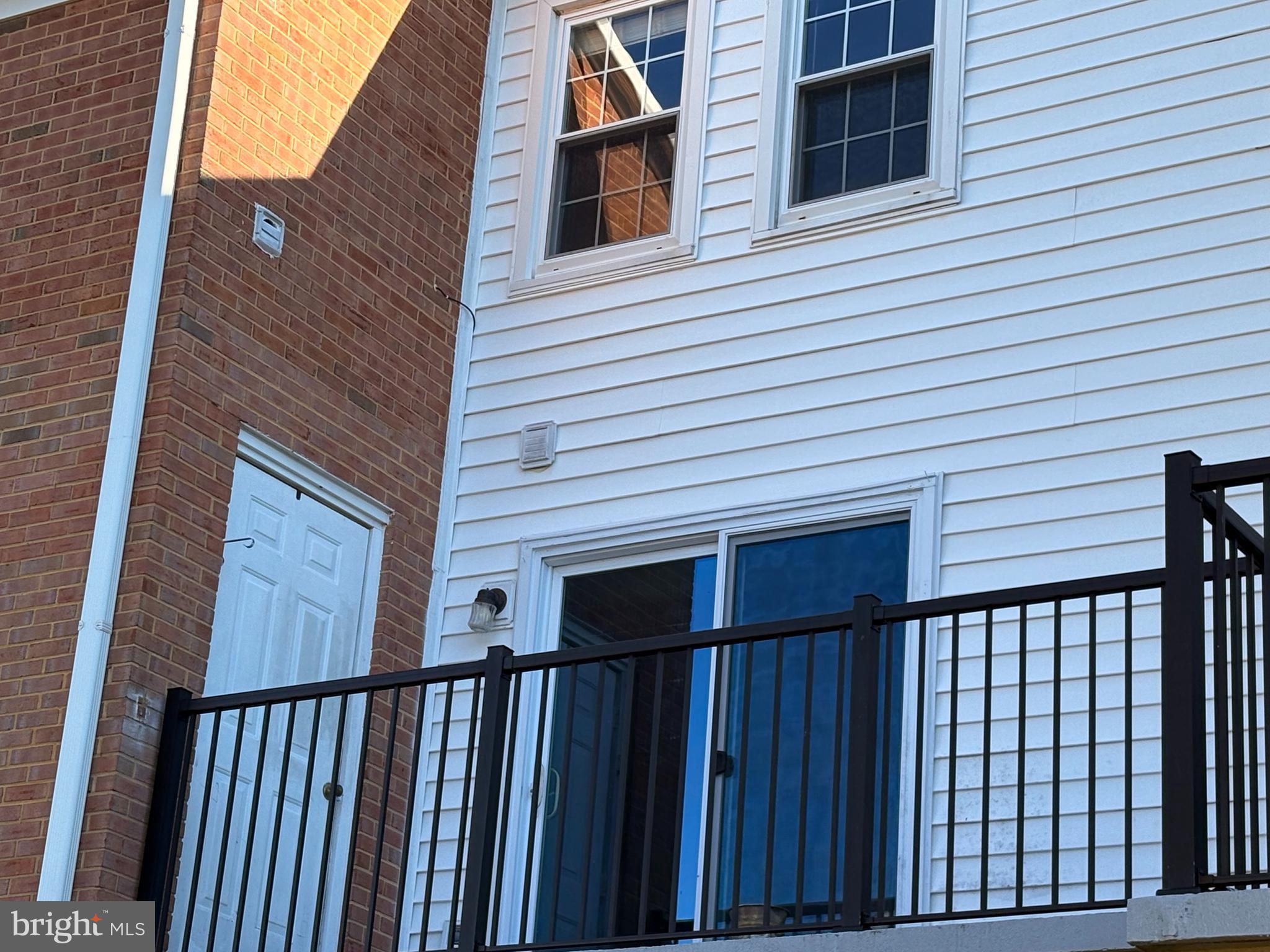 90 B LEEDS CT EAST 90 B