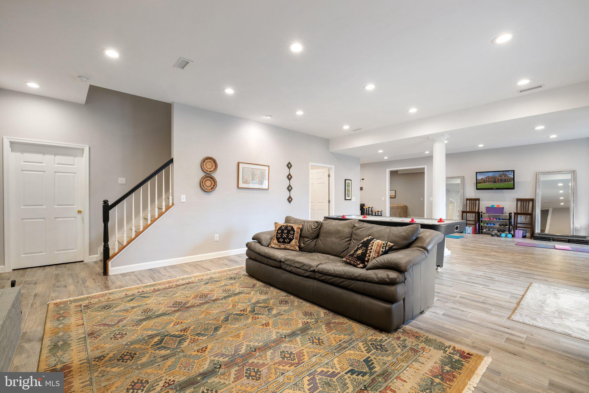7887 WELLINGTON DRIVE