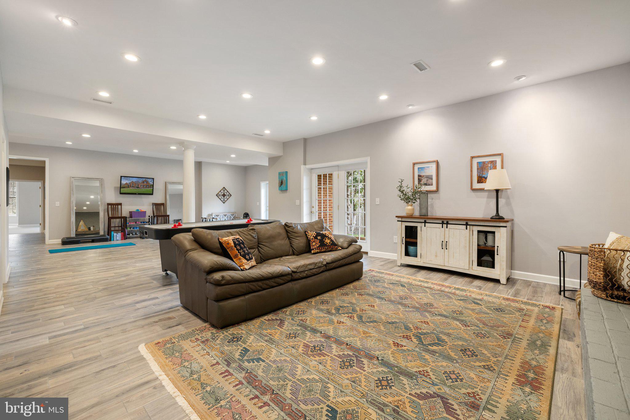 7887 WELLINGTON DRIVE