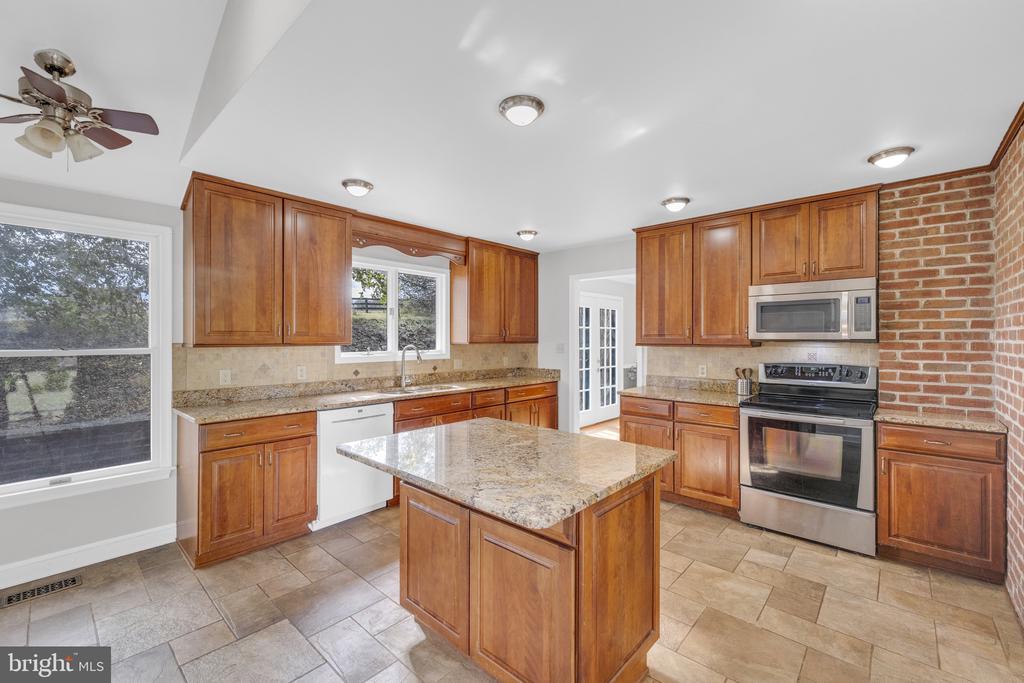 8729 GREEN ROAD