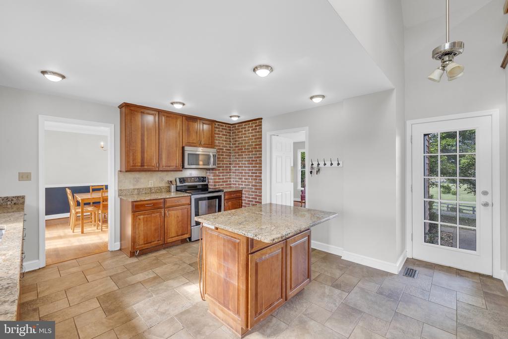 8729 GREEN ROAD