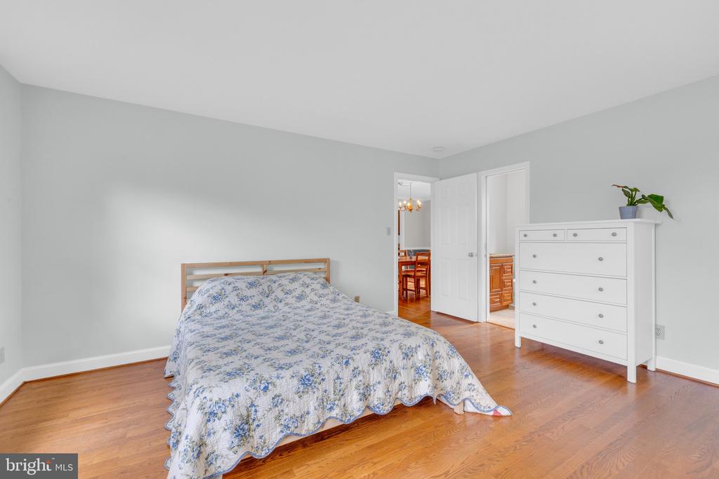 8729 GREEN ROAD