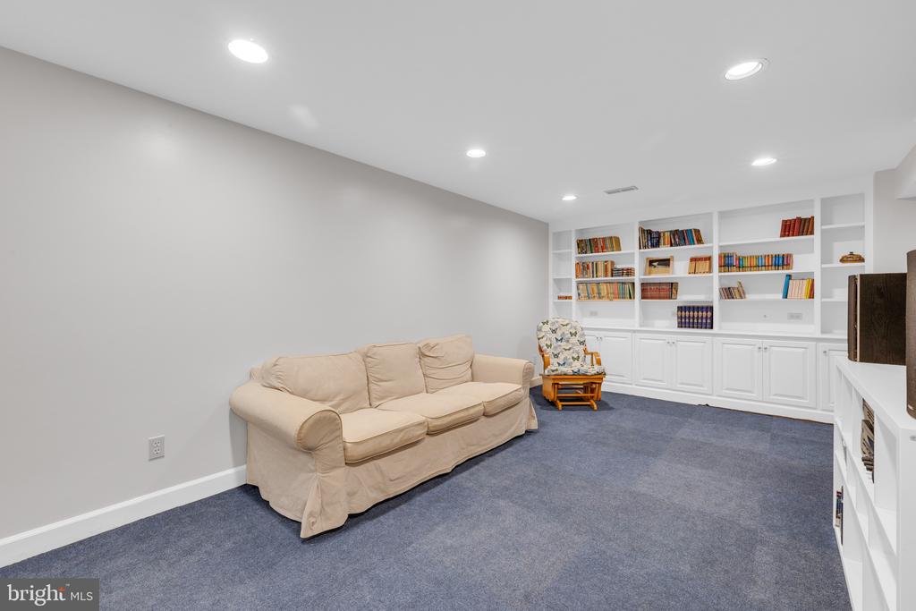 8729 GREEN ROAD