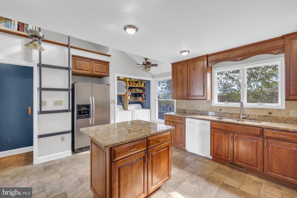 8729 GREEN ROAD
