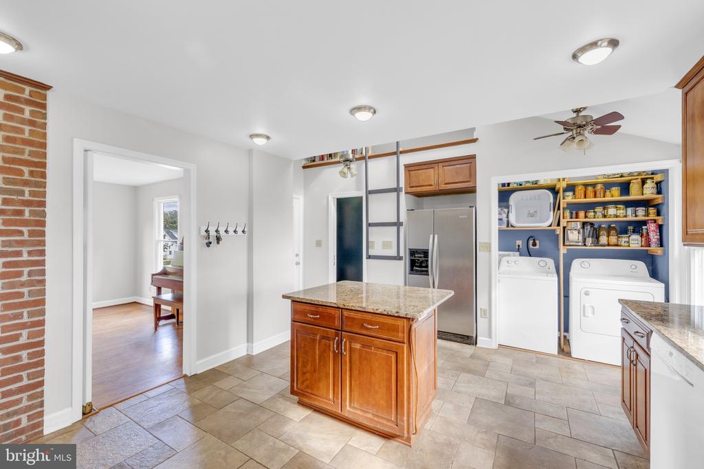 8729 GREEN ROAD