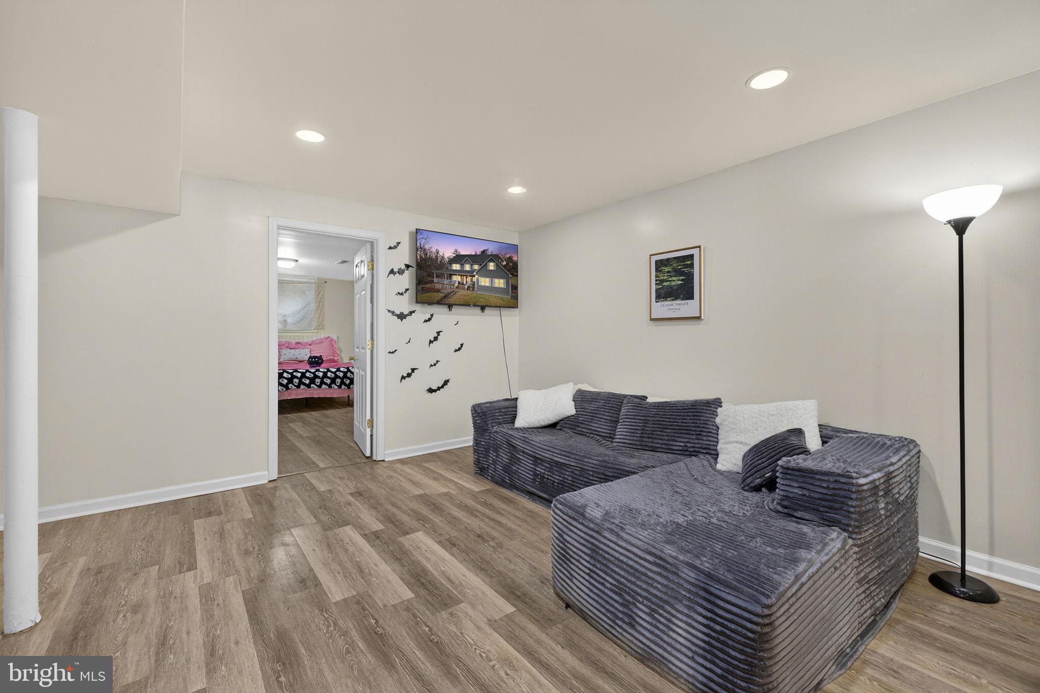 8182 ASHTON WAY