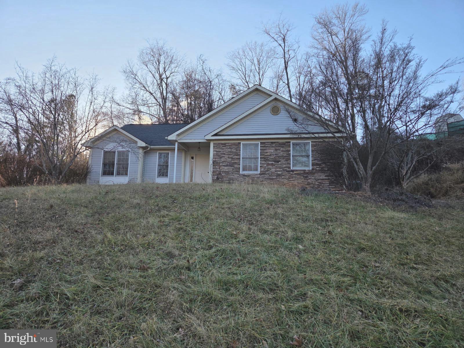 6233 RIDGE LANE