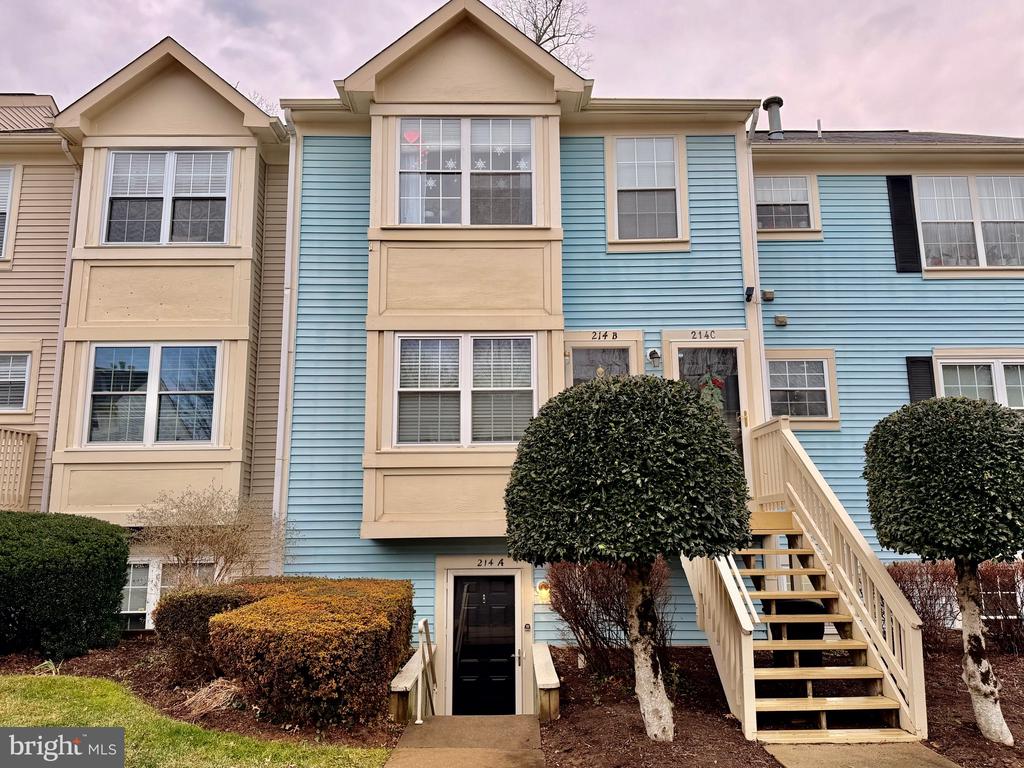 214 FERNWOOD PLACE 214A