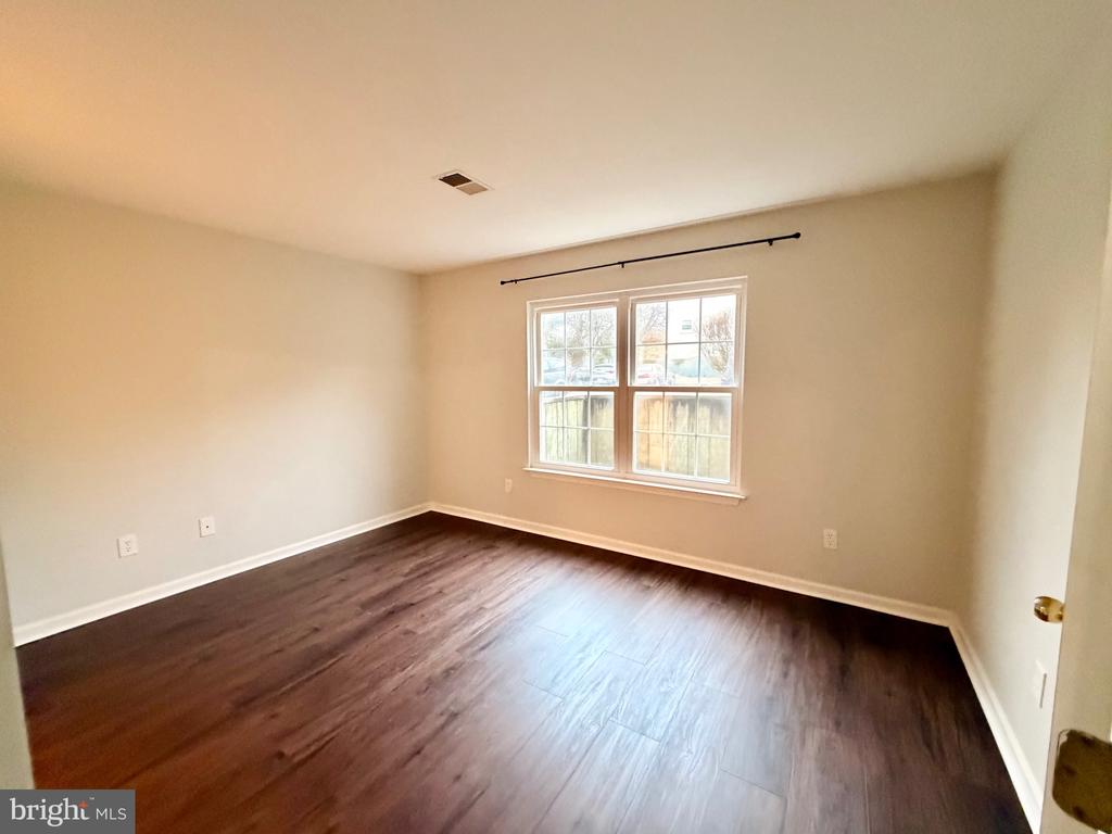 214 FERNWOOD PLACE 214A